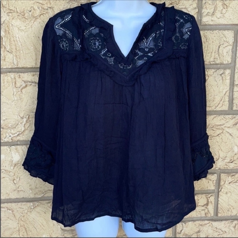 Crown & Ivy Tunic Top Navy Blue Flow Lace Neck sleeves Size XS loose fit
